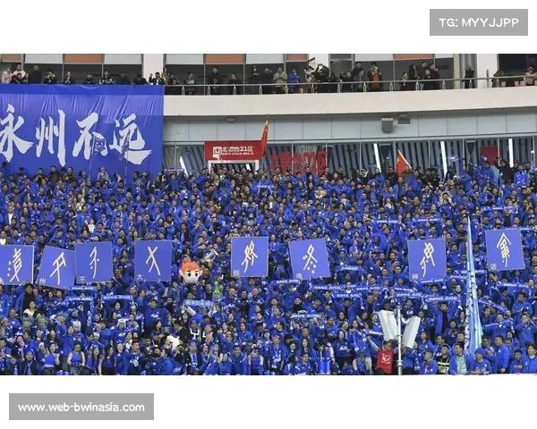 湘超永州草根球队逆袭夺冠，万人花车巡游重构体育“追星”内涵